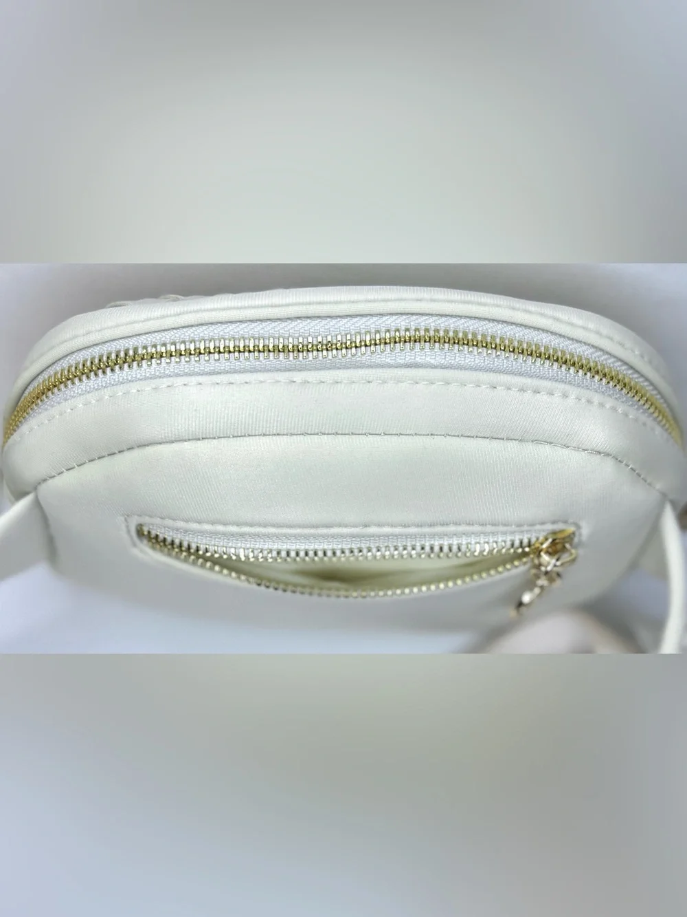 Steve Madden White Quilted Belt Bag Crossbody Gold Hardware Y2K Chic 🤍✨